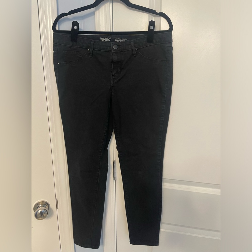 Massimo 12/31 mid rise jegging in black